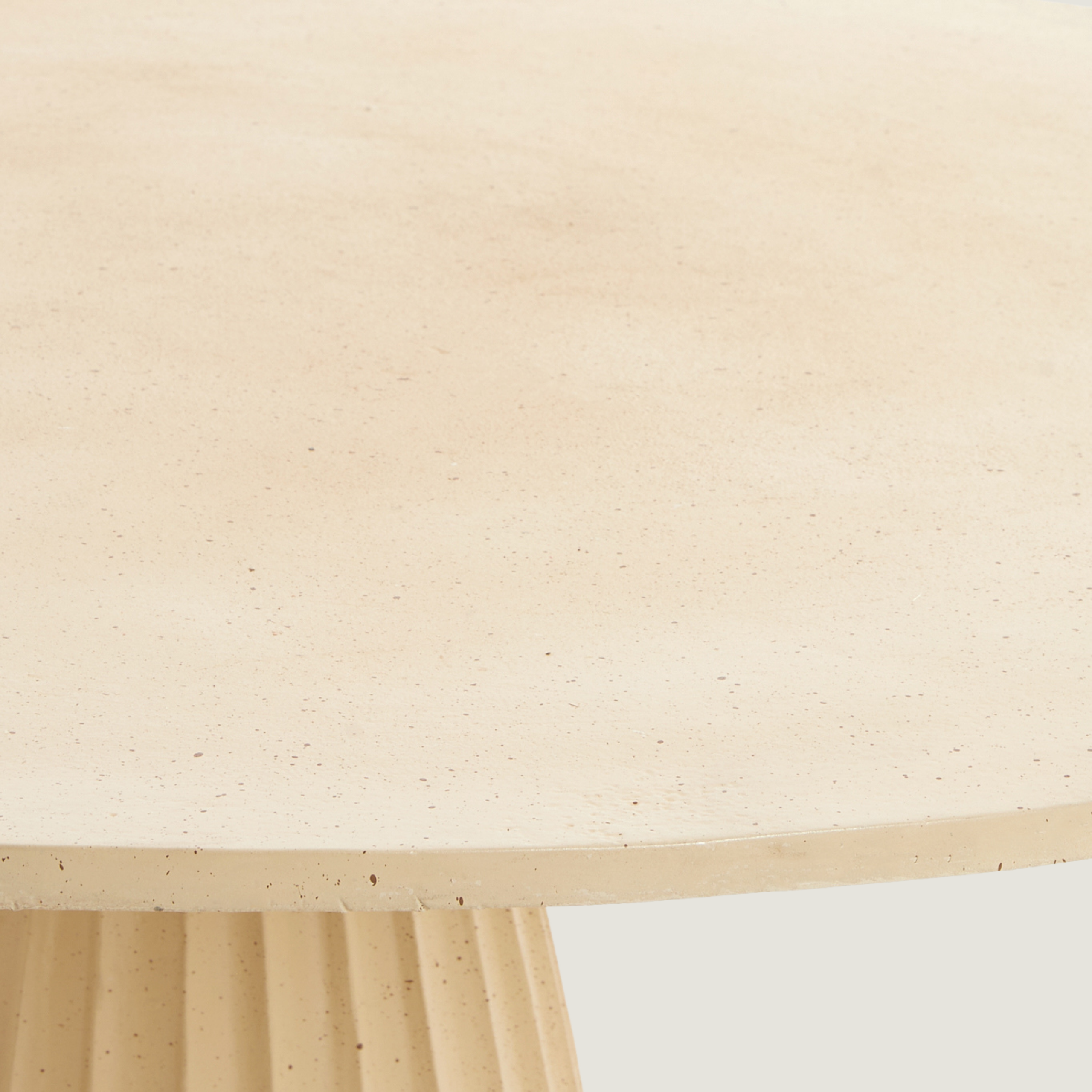 Contemporary Round Outdoor Dining Table in Natural Wood Look